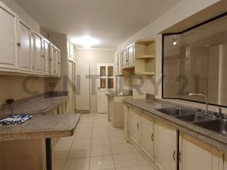 Foto 7 de ¡ De Oportunidad Se Vende Amplio Departamento en Lomas de Urdesa!