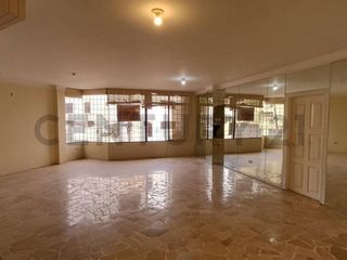 Foto 4 de ¡ De Oportunidad Se Vende Amplio Departamento en Lomas de Urdesa!