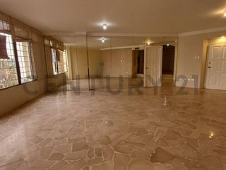Foto 1 de ¡ De Oportunidad Se Vende Amplio Departamento en Lomas de Urdesa!