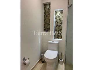 Foto 2 de Exclusiva Vivienda Unifamiliar con Jardín, Jacuzzi y Balcón en Conjunto Cerrado