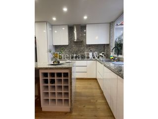 Foto 26 de Exclusiva Vivienda Unifamiliar con Jardín, Jacuzzi y Balcón en Conjunto Cerrado