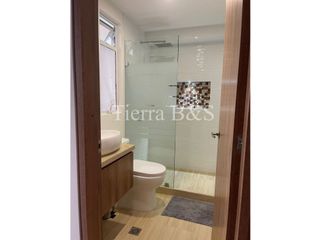 Foto 3 de Exclusiva Vivienda Unifamiliar con Jardín, Jacuzzi y Balcón en Conjunto Cerrado