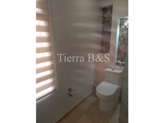 Foto 4 de Exclusiva Vivienda Unifamiliar con Jardín, Jacuzzi y Balcón en Conjunto Cerrado