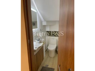 Foto 21 de Exclusiva Vivienda Unifamiliar con Jardín, Jacuzzi y Balcón en Conjunto Cerrado