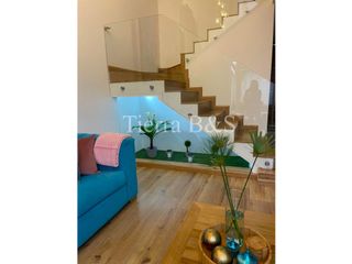 Foto 6 de Exclusiva Vivienda Unifamiliar con Jardín, Jacuzzi y Balcón en Conjunto Cerrado