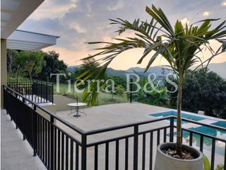 Foto 1 de ¡Estrena Tu Paraíso Sostenible: Energía Solar, Piscina y Vista Espectacular por $1.500 Millones!