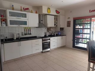Foto 6 de Venta Casa con Piscina en Maquinista Savio Escobar