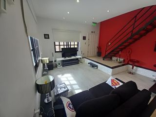 Foto 3 de Venta Casa con Piscina en Maquinista Savio Escobar