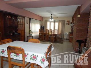 Foto 5 de Casa para 2 Familias en Venta en Quilmes Oeste