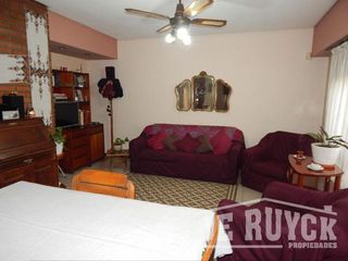 Foto 4 de Casa para 2 Familias en Venta en Quilmes Oeste