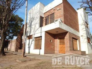Foto 1 de Casa para 2 Familias en Venta en Quilmes Oeste