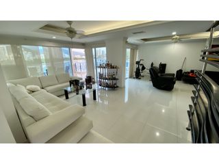 Foto 2 de VENTA 2 APARTAMENTOS EN 1 - PRIMERA LIENA PLAYA - BURUKUKA RODADERO