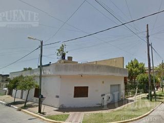 Casa en Banfield en esquina
