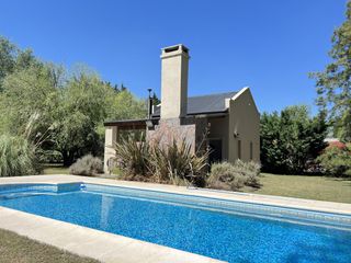 Foto 1 de Venta Casa quinta - La Araucaria-Salvador Maria-Lobos