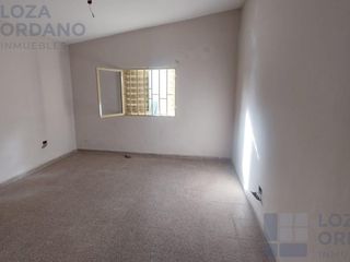 Foto 5 de vendo gran terreno con departamento y cocheras