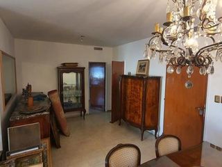Foto 5 de Vendo PISO ENTERO en Centro de Córdoba!!200 mts cubiertos!!!Excelente ubicación!