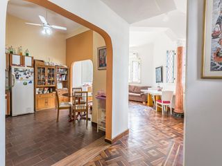 Foto 2 de Venta casa 4/5 ambientes en excelente estado, detalles de calidad, mucha luz. Caballito