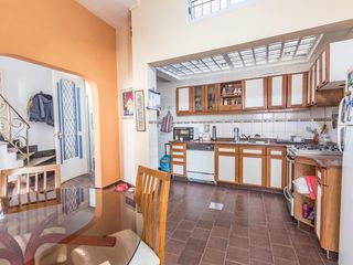 Foto 5 de Venta casa 4/5 ambientes en excelente estado, detalles de calidad, mucha luz. Caballito