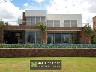 Foto 1 de Casa en venta con renta en el barrio Santa Barbara