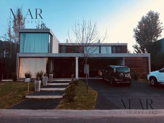 Foto 11 de Casa en Venta en Cabos del Lago, Nordelta. Salida a la laguna