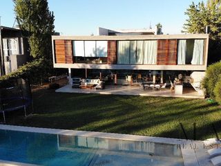 Foto 4 de Casa en Venta en Cabos del Lago, Nordelta. Salida a la laguna