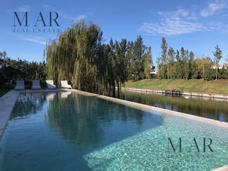Foto 1 de Casa en Venta en Cabos del Lago, Nordelta. Salida a la laguna