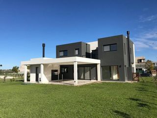 Foto 3 de Lareu Propiedades - Casas en Barrio Vistas - Puertos