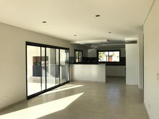 Foto 7 de Lareu Propiedades - Casas en Barrio Vistas - Puertos