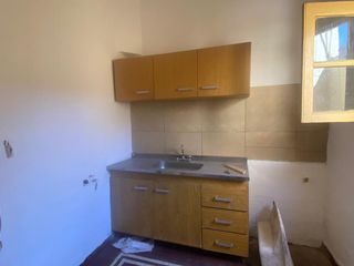 Foto 3 de Casa Esquina en 9 de Julio y Francisco Muñiz, a reciclar, oportunidad.