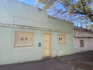 Foto 2 de Casa Esquina en 9 de Julio y Francisco Muñiz, a reciclar, oportunidad.