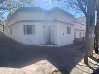 Foto 1 de Casa Esquina en 9 de Julio y Francisco Muñiz, a reciclar, oportunidad.