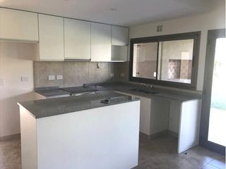 Foto 3 de Casa a estrenar, 3 dormitorios, parque, cocheras. Exc.