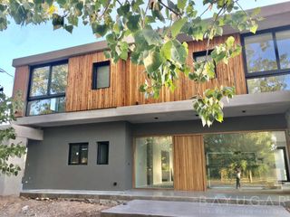 Foto 2 de Venta Casa - Barrio El Millord / Pilara - Vista a cancha de polo