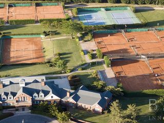 Foto 45 de Venta Casa - Barrio El Millord / Pilara - Vista a cancha de polo