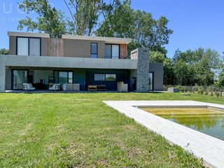 Foto 1 de Venta Casa - Barrio El Millord / Pilara - Vista a cancha de polo