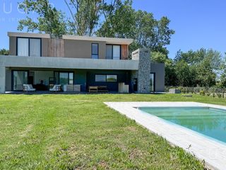 Foto 4 de Venta Casa - Barrio El Millord / Pilara - Vista a cancha de polo