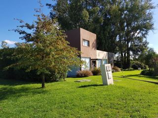Foto 20 de Casa en venta - 4 Dormitorios 3 Baños - Cochera - 836Mts2 - La candida.