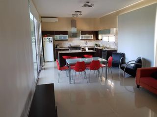 Foto 9 de Casa en venta - 4 Dormitorios 3 Baños - Cochera - 836Mts2 - La candida.