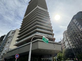Foto 1 de MAIPU 1300 - EDIFICIO PIRELLI