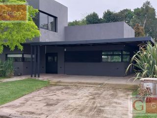 Foto 2 de Moderna Casa en San Matias c/Pileta -OPORTUNIDAD