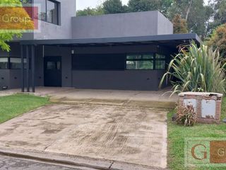 Foto 3 de Moderna Casa en San Matias c/Pileta -OPORTUNIDAD