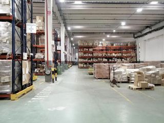 Foto 5 de DEPOSITO CON 10 MTS DE ALTURA Y ROCEADORES
