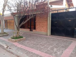 Foto 1 de Casa céntrica General Roca
