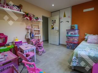 Foto 21 de Venta casa 4 dormitorios - Barrio La Zagala - Neuquen
