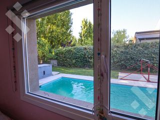 Foto 5 de Venta casa 4 dormitorios - Barrio La Zagala - Neuquen
