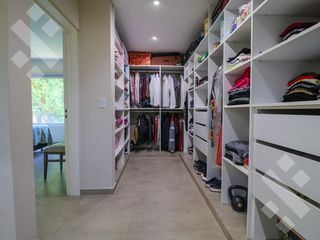 Foto 6 de Venta casa 4 dormitorios - Barrio La Zagala - Neuquen