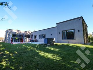 Foto 32 de Venta casa 4 dormitorios - Barrio La Zagala - Neuquen