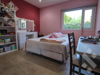 Foto 11 de Venta casa 4 dormitorios - Barrio La Zagala - Neuquen