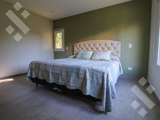 Foto 9 de Venta casa 4 dormitorios - Barrio La Zagala - Neuquen