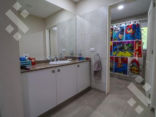 Foto 46 de Venta casa 4 dormitorios - Barrio La Zagala - Neuquen